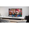 Na zdjęciu znajduje się telewizor wyświetlający ekran główny z aplikacjami, w tym YouTube, Netflix, Prime Video, Disney+, Apple TV, Viki, max i Spotify. Na ekranie widoczny jest tytuł "The Super Mario Bros. Movie" oraz różne ikony aplikacji w dolnej częśc