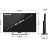 Na zdjęciu widoczny jest telewizor marki SHARP z ekranem o przekątnej 43 cale (108 cm), z wymiarami 95,7 cm szerokości, 55,6 cm wysokości i 8,2 cm głębokości, oraz podstawą o szerokości 45,0 cm i głębokości 21,9 cm. Telewizor jest przedstawiony z przodu i