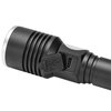 Czarna latarka z metalicznym wykończeniem, posiadająca port USB z gumową zaślepką z symbolem USB i napisem "OPEN". Korpus latarki ma żłobienia i gładką powierzchnię.