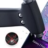 Na zdjęciu widoczny jest fragment urządzenia z dwoma śrubami oraz ekran telefonu z napisem "Galaxy Z Fold 7". Obok znajduje się okrągła ikona z przekreślonym pęknięciem szkła.