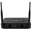 Czarny odbiornik mikrofonowy z dwoma antenami, posiadający złącza XLR, jack oraz zasilania. Na górnej części urządzenia widoczny jest napis "UHF Wireless Microphone".
