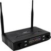 Czarny odbiornik mikrofonowy z dwoma antenami, na którym widnieje napis "UHF Wireless Microphone Receiver". Wyświetlacz pokazuje częstotliwości "640.0-644.0" i "645.0-649.0" dla kanałów 1 i 2.