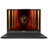 Laptop z otwartym ekranem, na którym widoczny jest złoty emblemat smoka na tle pomarańczowych świateł. Na dolnej ramce ekranu znajduje się logo "msi", a na obudowie klawiatury napis "Dynaudio".