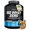 Czarny pojemnik z białym napisem "ISO WHEY ZERO" oraz informacjami: "Premium Whey Protein Isolate with L-Glutamine and BCAAs", "Black Biscuit Flavoured", "Lactose Reduced*", "Sugar Free*", "Gluten Free*", "Palm Oil Free", "1816 grams (72 servings)". Na et