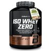 Czarny pojemnik z odżywką białkową marki BioTechUSA, oznaczony jako "ISO WHEY ZERO", o smaku Caffe Latte, bez cukru, glutenu i oleju palmowego, zawiera 1816 gramów (72 porcje). Na etykiecie widnieje informacja o zawartości L-glutaminy, BCAA i kawy instant