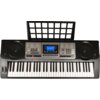 Na zdjęciu znajduje się czarny keyboard z wyświetlaczem LCD i licznymi przyciskami funkcyjnymi, w tym oznaczenia takie jak "MUSICAL INFORMATION SYSTEM" oraz "VirtuoKey". Instrument posiada 61 klawiszy oraz dwa głośniki po bokach, a nad klawiaturą umieszcz