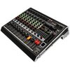 Na zdjęciu znajduje się mikser audio z wieloma pokrętłami i suwakami w różnych kolorach, oznaczony jako "Mikser audio MUSICMATE MM-SM600 MixGenius". Widoczne są także złącza XLR oraz port USB, a na panelu znajdują się napisy takie jak "MAIN OUTPUT" i "PHO