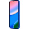 Smartfon z niebieską obudową i wyświetlaczem wypełnionym gradientem kolorów od różowego przez niebieski do zielonego. Na ekranie widoczny jest centralnie umieszczony otwór na przednią kamerę.