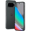 Na zdjęciu widoczny jest smartfon w kolorze ciemnym z dużym ekranem, na którym wyświetlany jest kolorowy gradient. Na tylnej obudowie znajduje się logo "G" oraz moduł aparatu z trzema obiektywami.