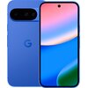 Na zdjęciu widoczny jest smartfon w kolorze indygo z dużym wyświetlaczem, na którym widać gradientowe tło w odcieniach różu, niebieskiego i zielonego. Na tylnej obudowie znajduje się logo "G" oraz moduł aparatu z trzema obiektywami.