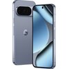 Księżycowy szary smartfon z dużym ekranem, na którym widoczny jest abstrakcyjny wzór w odcieniach niebieskiego. Na tylnej obudowie znajduje się logo "G" oraz podwójny aparat fotograficzny.