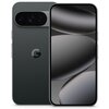 Na zdjęciu widoczny jest smartfon z ciemnym, eleganckim wykończeniem, z wyświetlaczem wypełniającym niemal całą przednią powierzchnię oraz trzema obiektywami aparatu z tyłu. Na tylnej obudowie znajduje się logo "G".