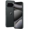 Na zdjęciu widoczny jest smartfon w kolorze ciemnym z dużym ekranem i trzema obiektywami aparatu z tyłu. Na tylnej obudowie znajduje się litera "G".