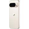 Porcelanowy smartfon z trzema obiektywami aparatu umieszczonymi w poziomej, czarnej oprawie oraz logo "G" na tylnej obudowie. Urządzenie ma zaokrąglone krawędzie i metaliczne wykończenie.