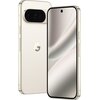 Porcelanowy smartfon z dużym ekranem, na którym widoczny jest abstrakcyjny wzór w odcieniach szarości. Na tylnej obudowie znajduje się logo "G" oraz prostokątny moduł aparatu z trzema obiektywami.