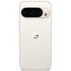 Porcelanowy smartfon z trzema obiektywami aparatu i dwoma diodami na prostokątnej wyspie, z logo "G" umieszczonym centralnie na tylnej obudowie. Urządzenie ma zaokrąglone krawędzie i minimalistyczny design.