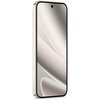Smartfon z dużym ekranem o przekątnej 6.8 cala, z cienkimi ramkami i centralnie umieszczoną kamerą przednią. Obudowa ma jasny, porcelanowy kolor z metalicznymi akcentami.