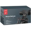 Pudełko produktu "QPlay Tricycle Nova Deluxe" z widocznym zdjęciem trójkołowca w kolorze szarym, z daszkiem i siedziskiem. Na opakowaniu znajdują się napisy: "AGE 10-72M", "MAX LOAD 25KG", oraz ostrzeżenia dotyczące bezpieczeństwa i montażu.