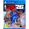 Okładka gry "NBA 2K26" na PS4 przedstawia koszykarza w niebieskim stroju z napisem "Thunder" i numerem 2, biegnącego z piłką na tle rozmytego boiska. W górnej części widnieje logo "PS4", a po lewej stronie logo "NBA 2K26", w dolnym rogu znajduje się oznac