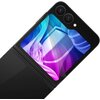 Na zdjęciu widoczny jest składany smartfon z wyświetlaczem, na którym znajduje się kolorowa grafika z motywem tarczy i falistych kształtów w odcieniach niebieskiego, fioletowego i różowego. W górnej części urządzenia znajdują się dwa obiektywy aparatu ora