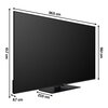Telewizor o wymiarach 96,5 cm szerokości, 61,7 cm wysokości i 8,7 cm głębokości, z ekranem umieszczonym na prostokątnej podstawie o głębokości 23,5 cm. Na ekranie nie ma widocznych treści ani logo.