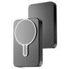 Na zdjęciu widoczne są dwa szare powerbanki o prostokątnym kształcie, z czego jeden ma na powierzchni okrągły wzór przypominający symbol MagSafe. Oba urządzenia mają gładką, błyszczącą powierzchnię.
