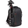 Czarny plecak fotograficzny z widocznym logo "Manfrotto" na przymocowanym statywie, posiada liczne kieszenie i czerwone akcenty. Na plecaku znajduje się napis "Manfrotto PRO Light II Flexloader L".