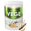 Biały pojemnik z zieloną etykietą, na której widnieje napis "ACTIVLAB VEGE PROTEIN" oraz grafika wanilii i rozpryskującego się płynu. Na etykiecie znajdują się również informacje: "Vanilla Flavour", "500 g | 1,1 lb", "22 g Protein x 16 portions", "Laborat
