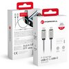 Na zdjęciu widoczny jest srebrny kabel USB-C - USB-C z metalowym oplotem, umieszczony na czarnej, teksturowanej powierzchni. Na obu końcówkach kabla znajduje się logo "FORCELL".