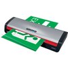 Srebrno-czarny laminator z widocznym logo "GBC" na górze, laminuje zielony arkusz z białymi symbolami i napisem "EXIT". Na urządzeniu znajdują się przyciski z oznaczeniami "Power", "Ready" i "Reverse", a na boku widoczny jest napis "250HS".