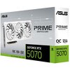 Pudełko przedstawia kartę graficzną z trzema dużymi wentylatorami, a na opakowaniu widnieje napis "PRIME GRAPHICS CARD". Dodatkowe informacje to "OC Edition", "12GB GDDR7 Memory", "PCIe 5.0", "DLSS 4", "Ray Tracing", "Reflex", "Studio" oraz "GEFORCE RTX 5