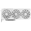 Biała karta graficzna z trzema dużymi wentylatorami, na których widnieją napisy "PRIME" i "ASUS". Na górnej krawędzi karty znajduje się napis "GEFORCE RTX".
