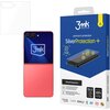 Opakowanie produktu "3mk SilverProtection+" jest widoczne obok telefonu z logo 3mk na ekranie. Na opakowaniu znajduje się napis "premium protection SilverProtection+" oraz informacje o właściwościach folii, takich jak "KILLS 99% OF GERMS" i "Your screen 4