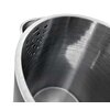Czarny czajnik z widocznym włącznikiem, który jest w pozycji "I", co oznacza włączony. Uchwyt czajnika ma metaliczne wykończenie w kolorze miedzianym.