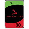 Na zdjęciu widoczny jest dysk twardy z etykietą w kolorach zielonym, czarnym i czerwonym, z logo "SEAGATE" oraz napisem "IRONWOLF PRO" i oznaczeniem pojemności "30 TB".