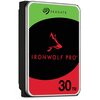 Na zdjęciu widoczny jest dysk twardy z logo "SEAGATE" na zielonym tle oraz napisem "IRONWOLF PRO" i symbolem wilka na czarnym tle. Na czerwonym tle znajduje się oznaczenie pojemności "30 TB".