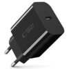 Czarna ładowarka sieciowa z logo "TECH-PROTECT" na boku, wyposażona w port USB-C i dwa metalowe bolce do gniazdka elektrycznego. Produkt ma prostokątny kształt z zaokrąglonymi krawędziami.