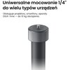 Na zdjęciu widoczny jest czarny stojak z uniwersalnym mocowaniem 1/4 cala, z napisem na górze "Free Stand" oraz "Designed by JMGO". Tekst na zdjęciu brzmi: "Uniwersalne mocowanie 1/4" do wielu typów urządzeń. Obsługuje projektory, smartfony, aparaty DSLR 
