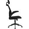 Czarny fotel biurowy z regulowanym zagłówkiem, podłokietnikami i pięcioramienną podstawą na kółkach. Fotel ma ergonomiczny kształt z wyraźnie zaznaczonym oparciem i siedziskiem.