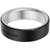 Czarny pierścień z metalicznym wnętrzem, posiadający wąskie, poziome wycięcie na zewnętrznej powierzchni. Produkt jest przedstawiony na białym tle.