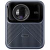 Niebieski projektor z dużym obiektywem, otoczony czarną ramką z napisem "wanbo Smart projector". Poniżej znajduje się wzór z ukośnych linii oraz przycisk.