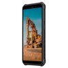 Smartfon z czarną obudową, na ekranie wyświetlony jest obraz koparki na tle nieba. Obudowa telefonu ma widoczne przyciski i teksturę na bokach.