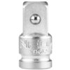 Srebrny adapter do kluczy nasadowych z widocznym napisem "NEO TOOLS" na powierzchni. Adapter ma gładką, metaliczną powierzchnię i kulisty mechanizm blokujący.