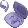 Fioletowe słuchawki powietrzne JBL Sense Lite są umieszczone w otwartym etui ładującym, z widocznym logo JBL na słuchawkach i wewnętrznej stronie pokrywy etui. Obok etui znajduje się pojedyncza słuchawka, również z logo JBL.