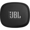 Czarne, kwadratowe etui z zaokrąglonymi rogami, na którym widnieje logo "JBL" w kolorze szarym.