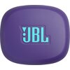 Fioletowe etui z widocznym logo "JBL" w kolorze turkusowym na środku. Etui ma zaokrąglone krawędzie i gładką powierzchnię.