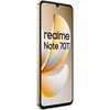 Przedstawiony jest złoty smartfon z dużym wyświetlaczem, na którym widnieje napis "realme Note 70T". Obudowa urządzenia ma eleganckie, zaokrąglone krawędzie, a na ekranie widoczny jest subtelny motyw graficzny w odcieniach złota i bieli.