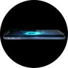 Na zdjęciu widoczny jest smartfon z nałożoną folią ochronną, prezentowany z boku na czarnym tle. Ekran urządzenia wyświetla niebieski, geometryczny wzór przypominający siatkę.
