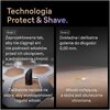 Na zdjęciu widoczny jest tekst promujący technologię "Protect & Shave" z dwoma krokami: "Krok 1: Zaprojektowana tak, aby nie ciągnąć ani nie podnosić włosków przed ich obcięciem, a jednocześnie chronić skórę. Delikatnie naciska na skórę, aby wyeksponować 