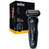 Na zdjęciu widoczna jest golarka BRAUN Seria 5 z napisem "EasyClean" na urządzeniu oraz opakowanie z tekstem: "Easy & Close Shave. Gentle on Skin. 2 Shave Modes". Na opakowaniu znajduje się również logo BRAUN oraz wizerunek mężczyzny.